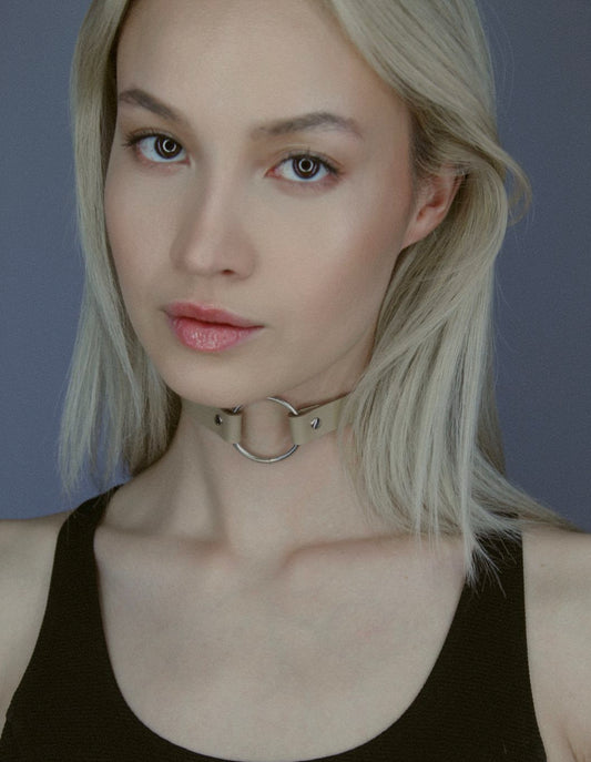 BEIGE CLASSIC CHOKER